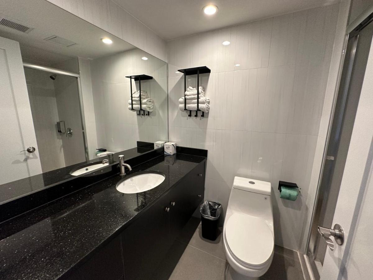 Regal Inn & Suites New York Laguardia Hotel ภายนอก รูปภาพ