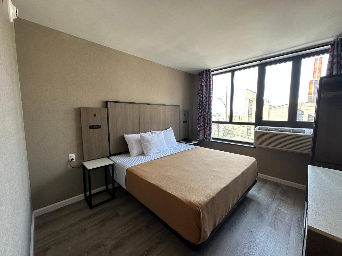 Regal Inn & Suites New York Laguardia Hotel ภายนอก รูปภาพ