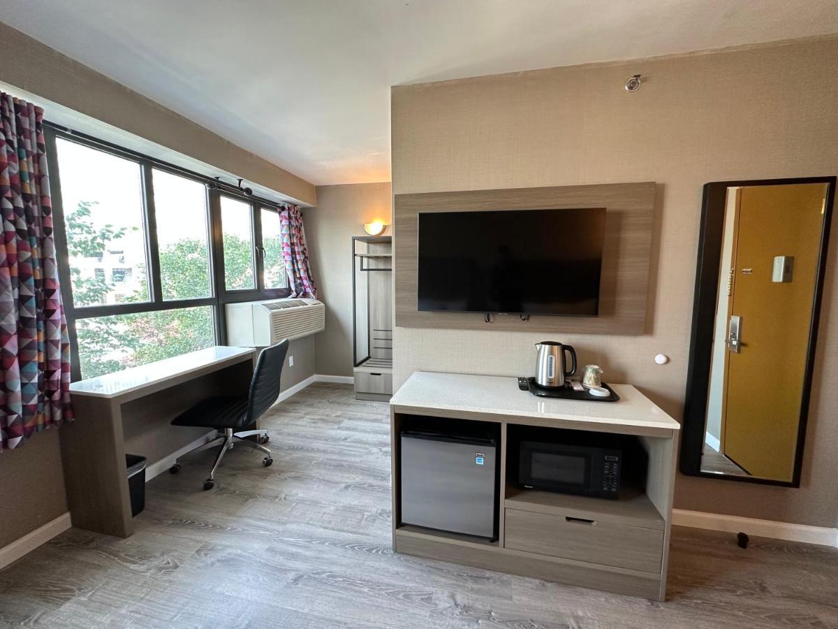 Regal Inn & Suites New York Laguardia Hotel ภายนอก รูปภาพ