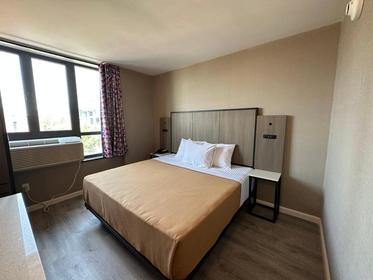 Regal Inn & Suites New York Laguardia Hotel ภายนอก รูปภาพ